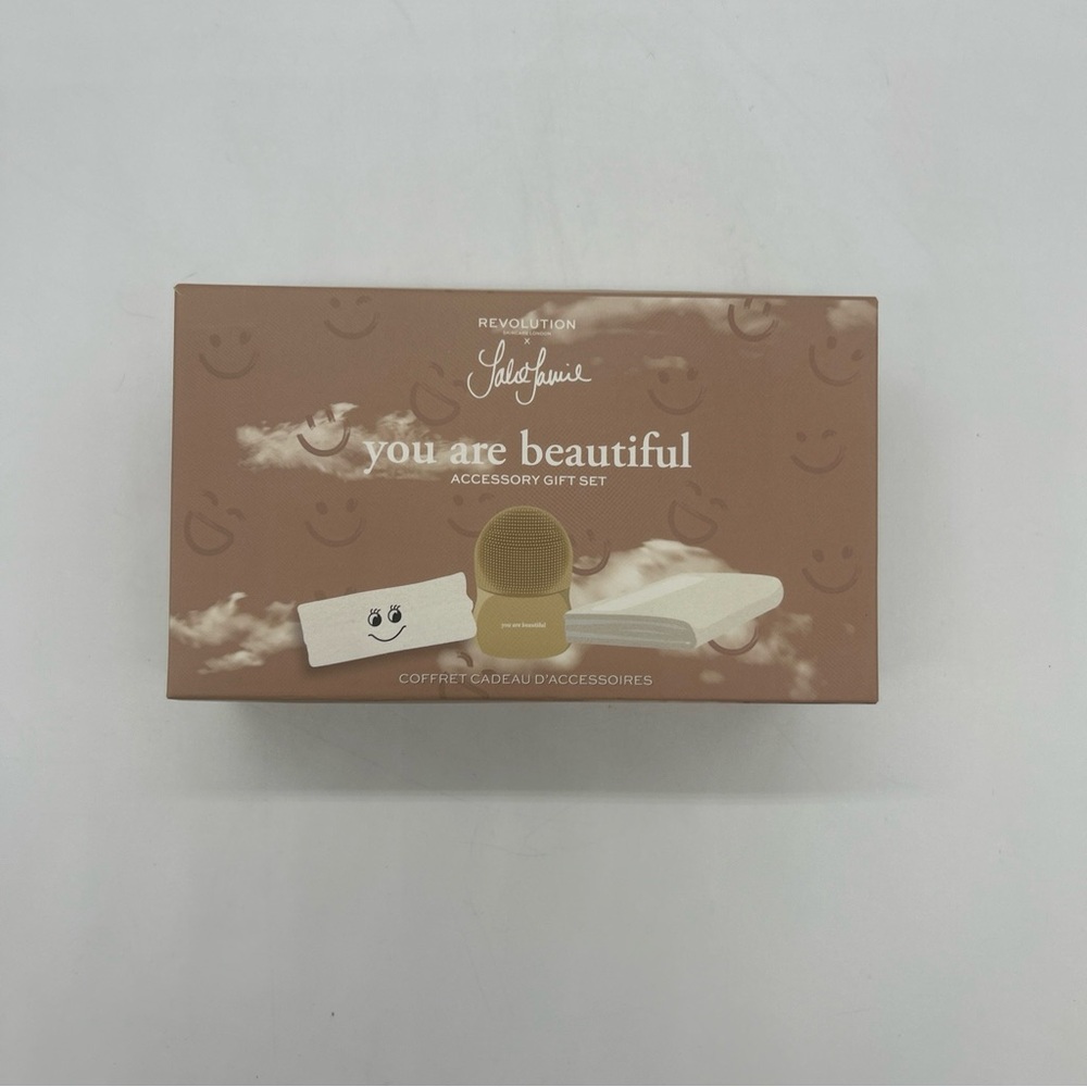 Revolution Beauty Accessory Gift Set 3 Piece You Are Beautiful Facial Cleansing